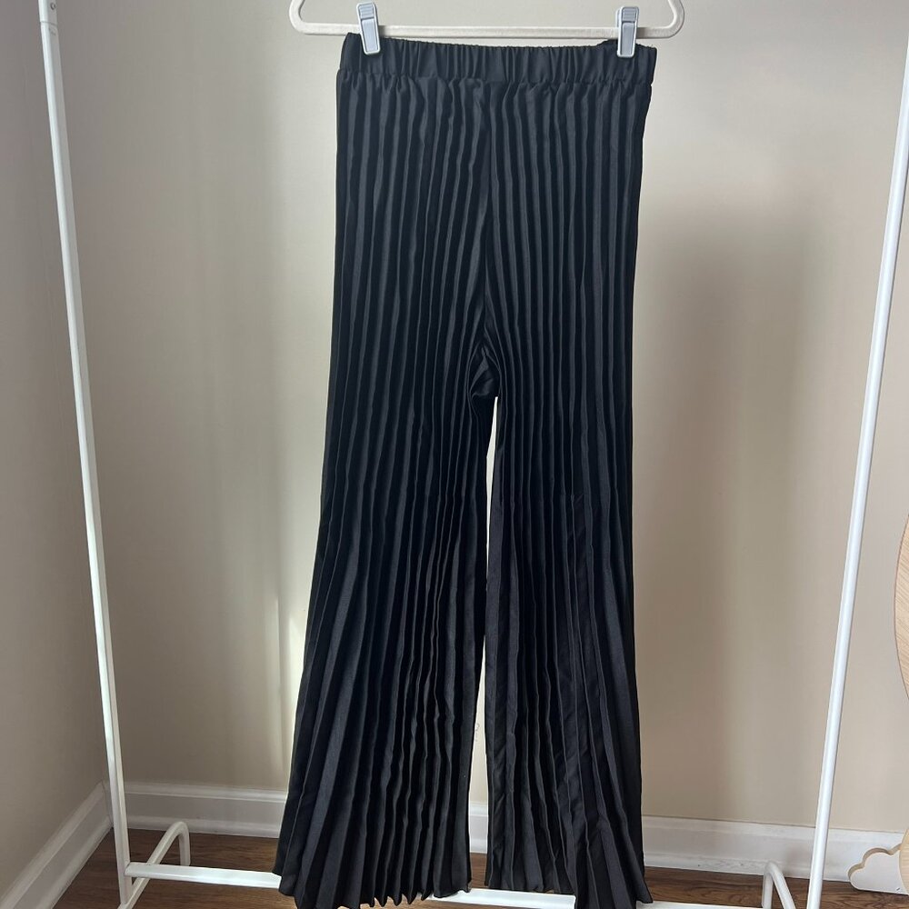 *NWT* Soly Hux Black Pleated Wide-Leg Pants